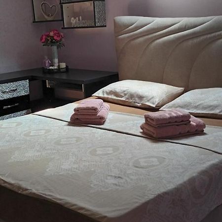 Apartman Gaga Apartment ปิโรต์ ภายนอก รูปภาพ