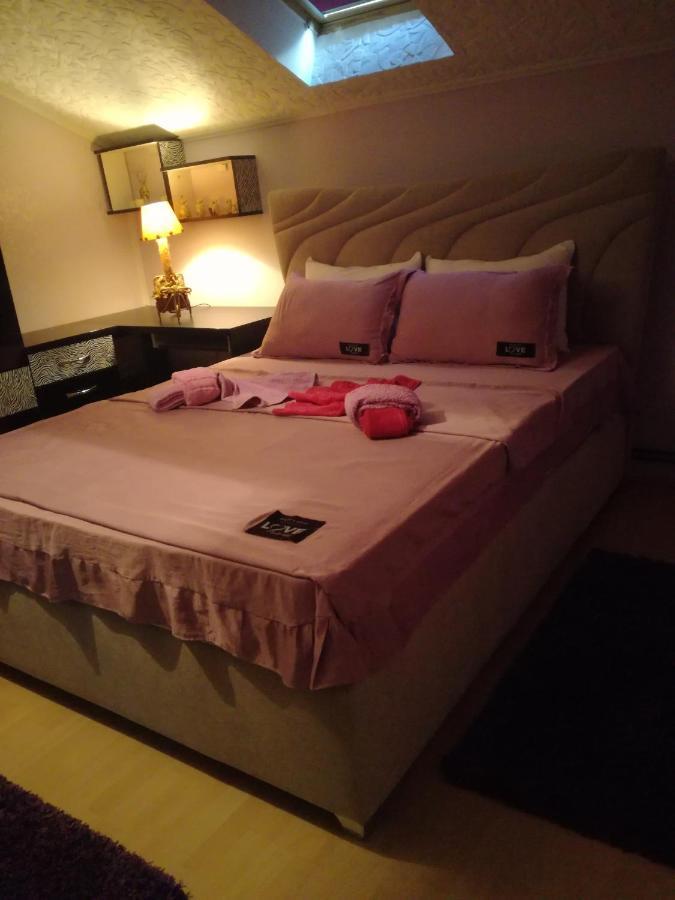 Apartman Gaga Apartment ปิโรต์ ภายนอก รูปภาพ
